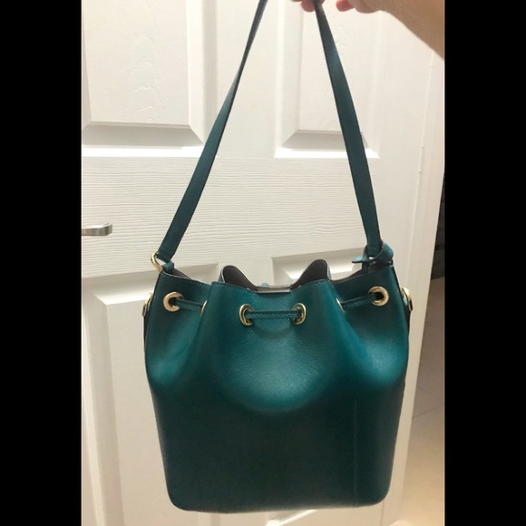 Michael Kors M SAFFIANO LEATHER BUCKET BAG - Picture 5 of 8
